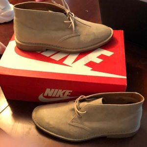 Men’s tan boot